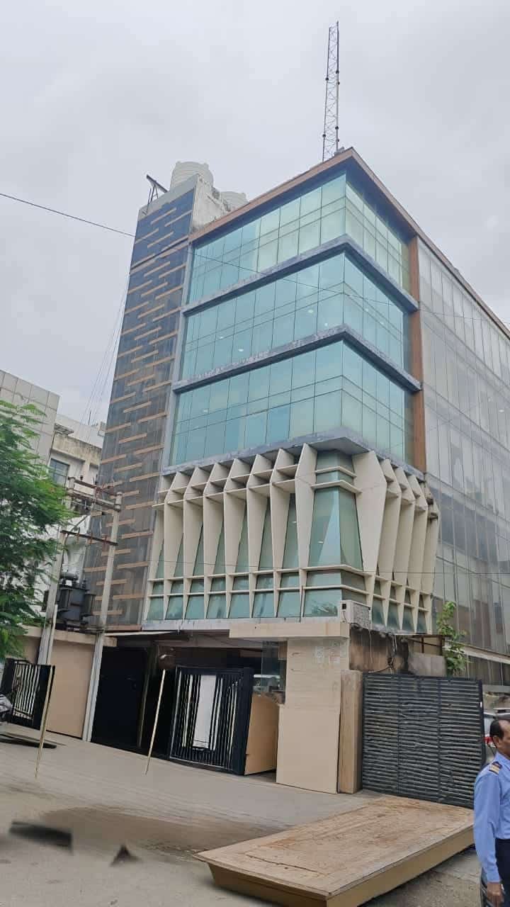 800 Sq. Mtr Office Building For Sale in Noida