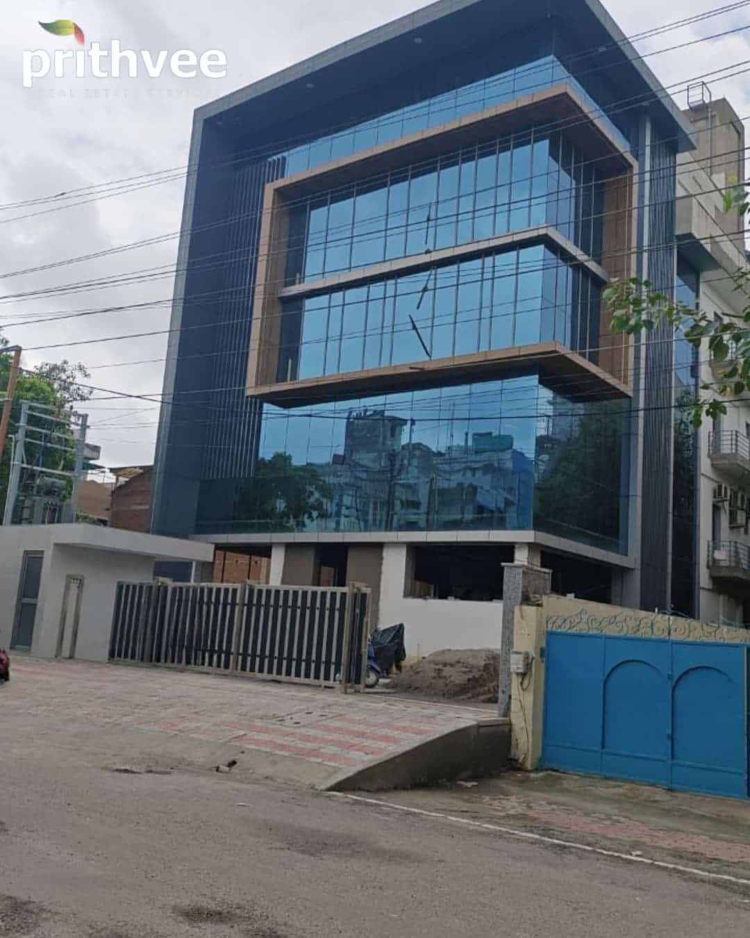 Commercial Building For Rent in Noida
