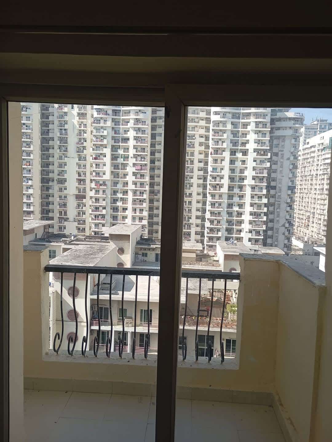 Flat For Sale in Noida