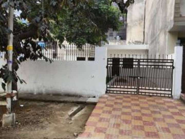 200 Sq. Mtr Plot for sale in Noida