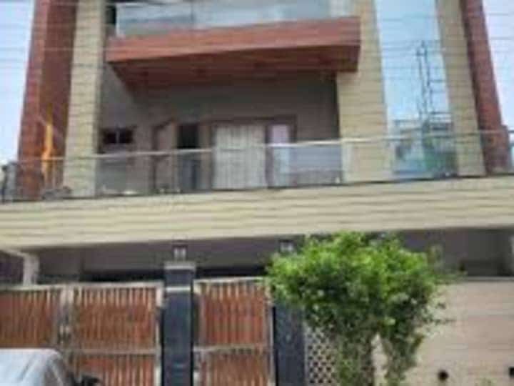 Premium Kothi for Sale in Prime Sector 122, Noida