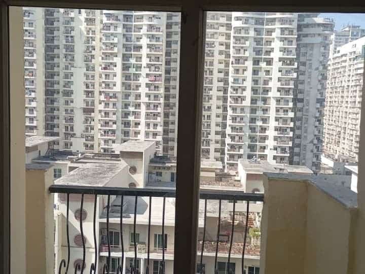 Flat For Sale in Noida