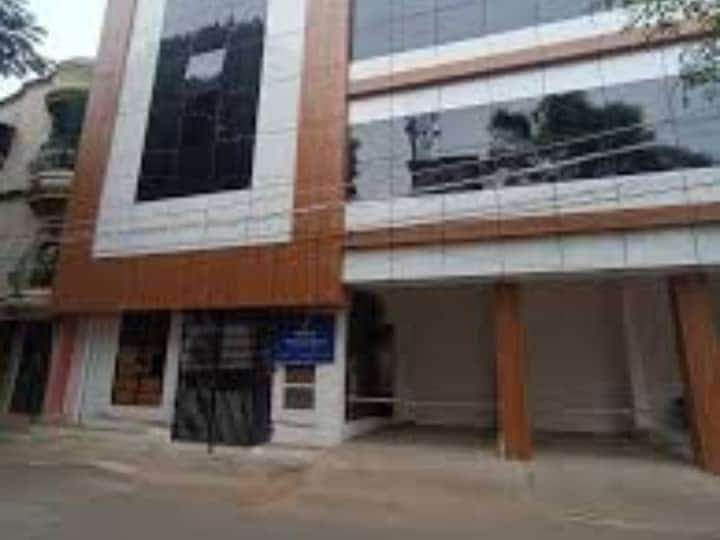 Commercial Showrooms for Lease