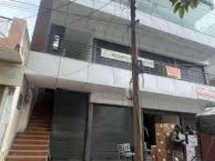 Commercial Showrooms for Lease