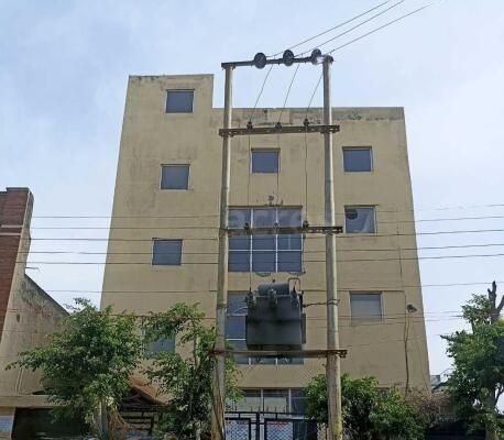 Factory for Sale | Noida sector – 80 | 800 Sq mtr | 9.5 Cr.